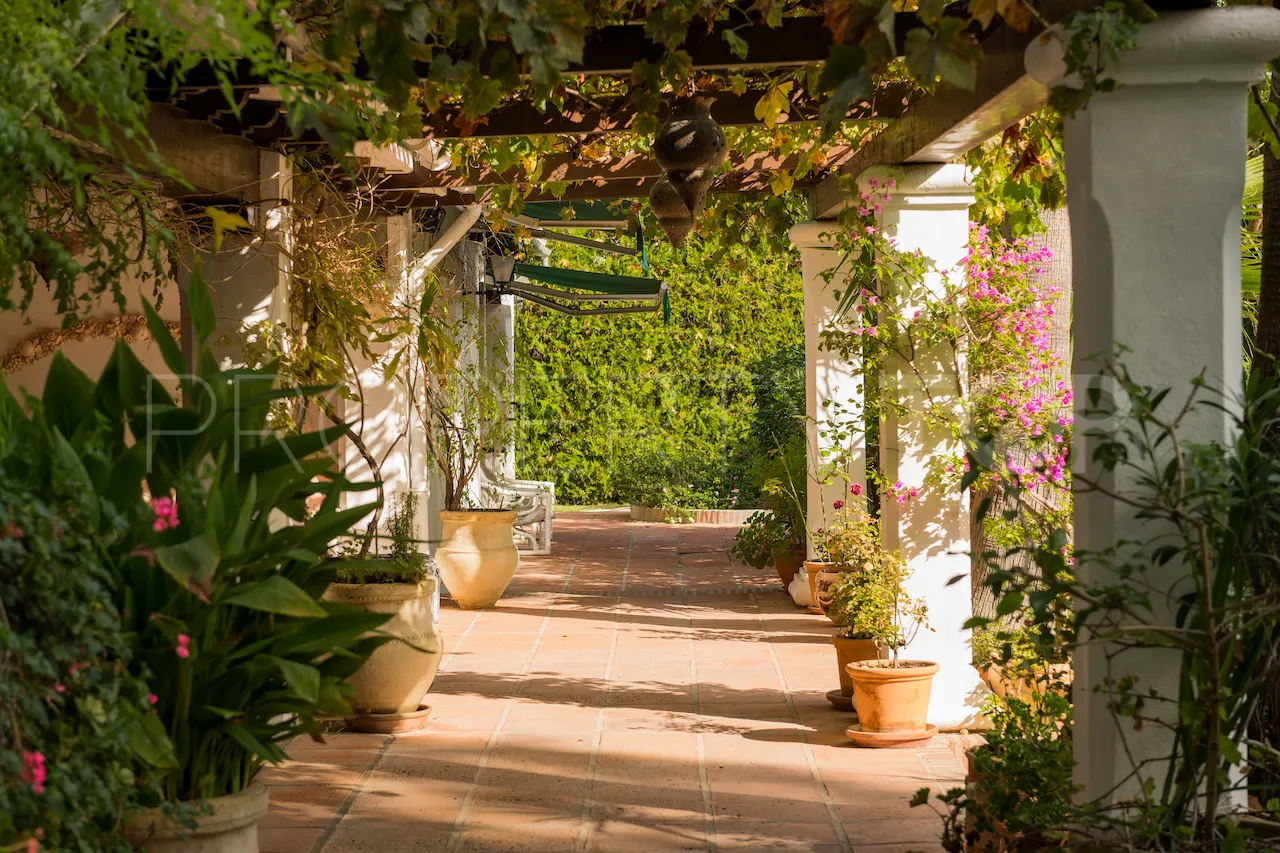 For sale 6 bedrooms villa in Benahavis Centro