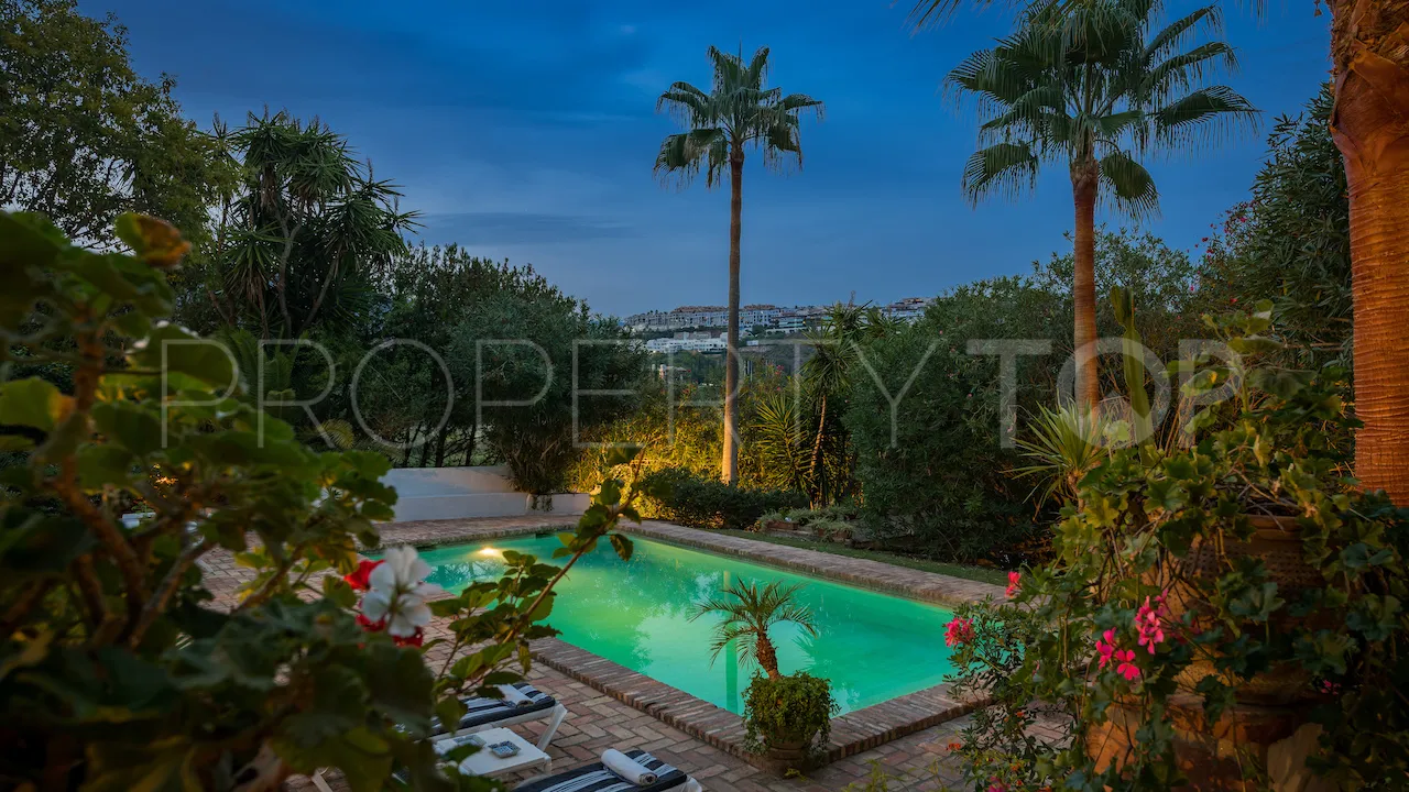 For sale 6 bedrooms villa in Benahavis Centro