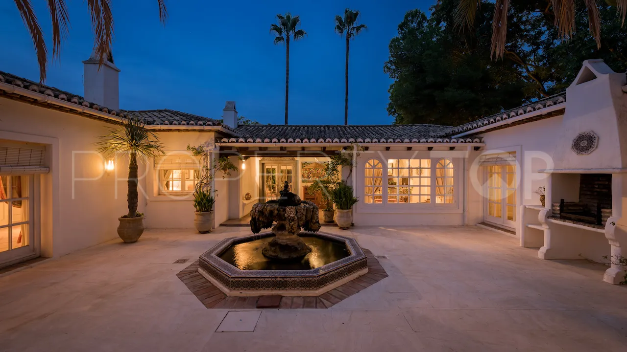 For sale 6 bedrooms villa in Benahavis Centro