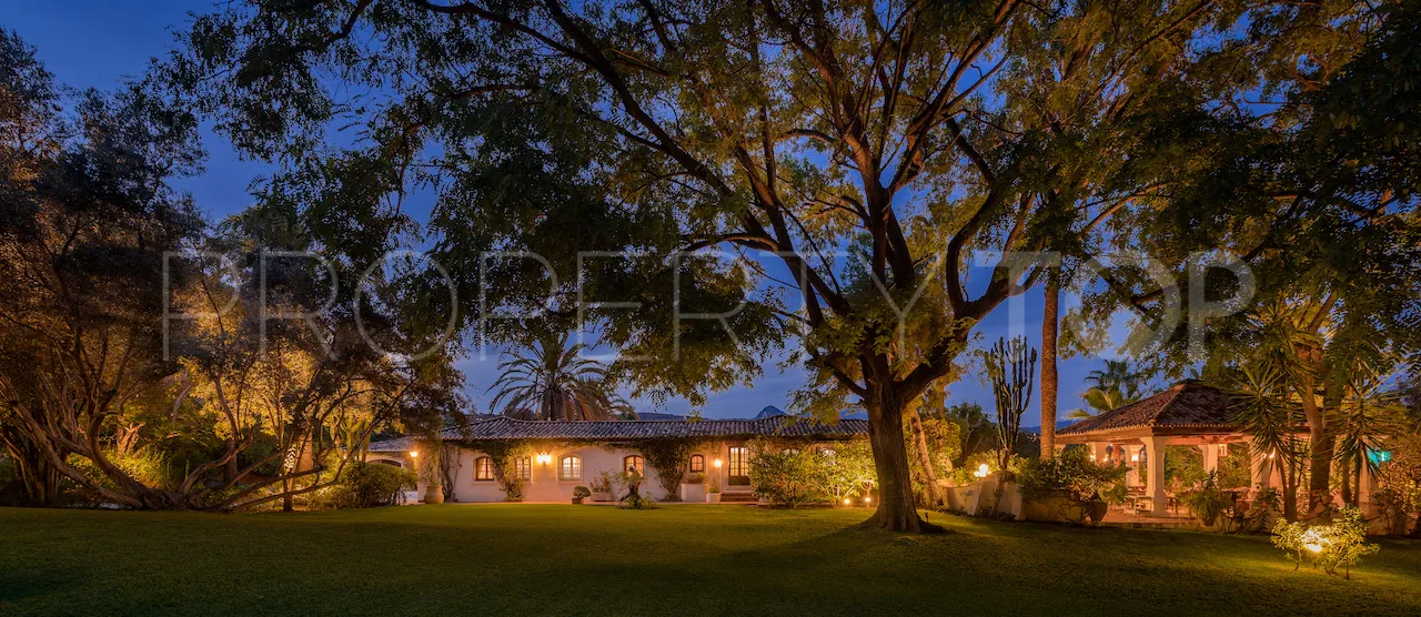 For sale 6 bedrooms villa in Benahavis Centro