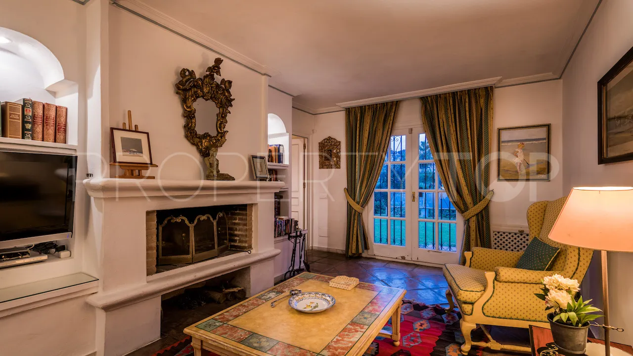 For sale 6 bedrooms villa in Benahavis Centro