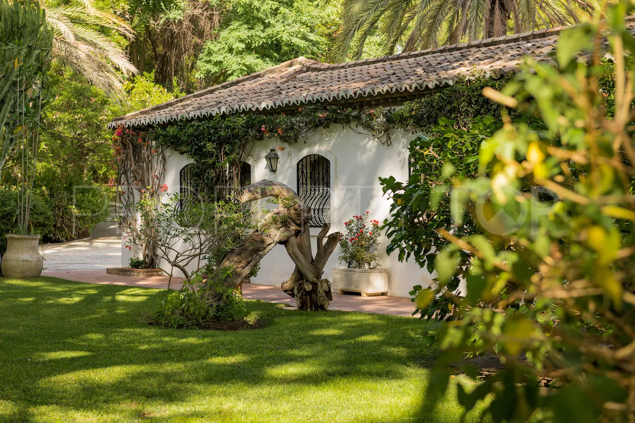 For sale 6 bedrooms villa in Benahavis Centro
