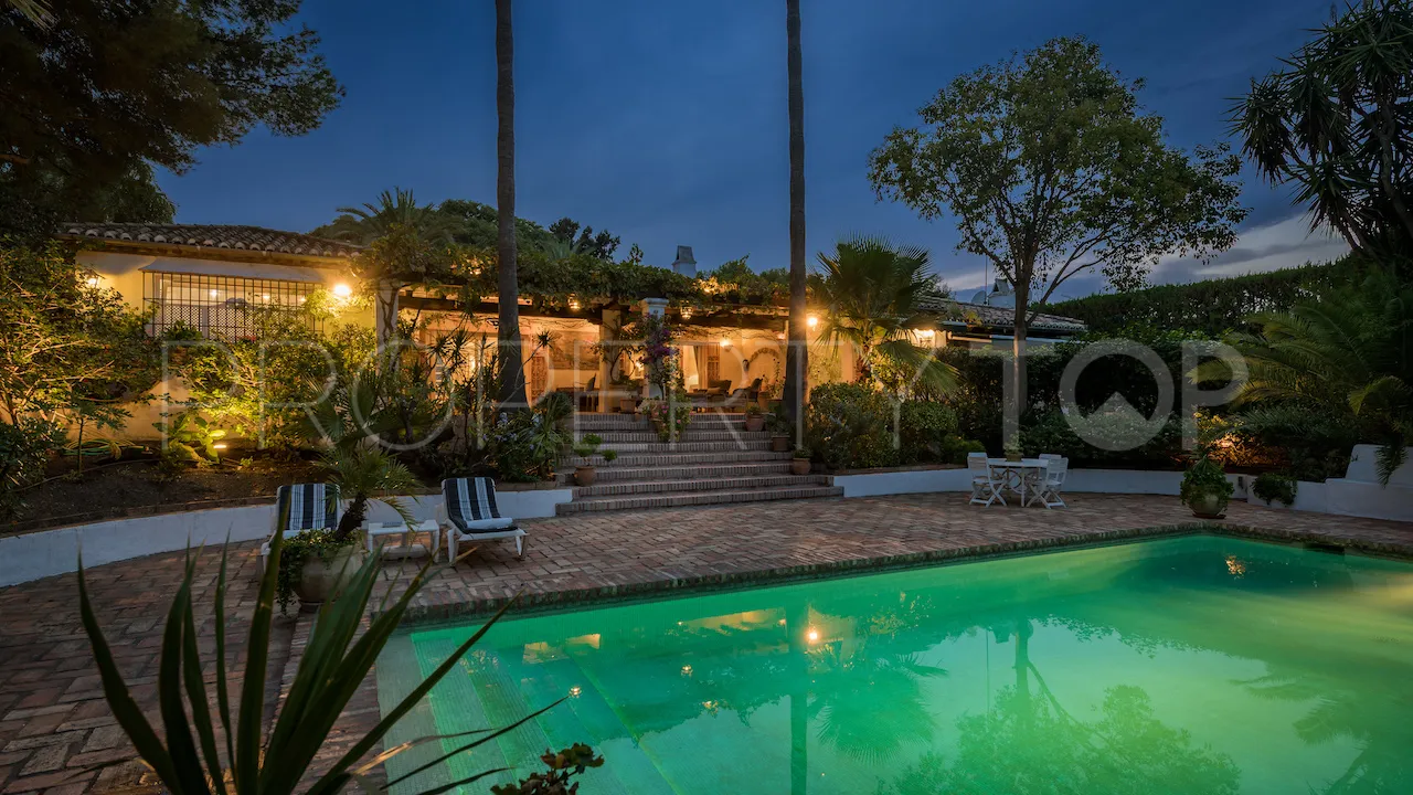 For sale 6 bedrooms villa in Benahavis Centro