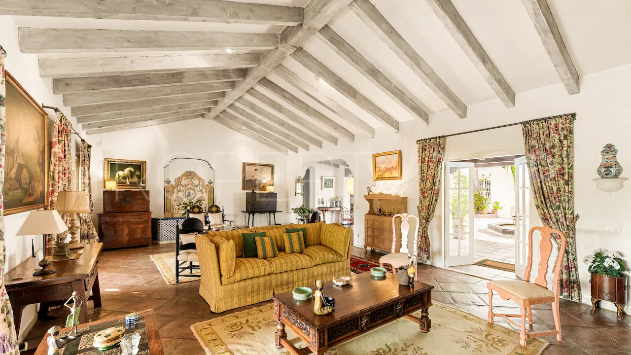 For sale 6 bedrooms villa in Benahavis Centro