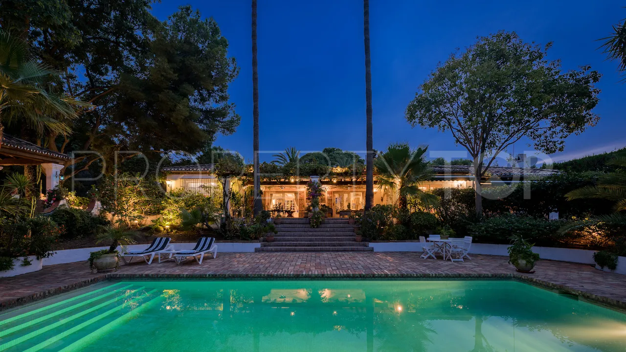For sale 6 bedrooms villa in Benahavis Centro