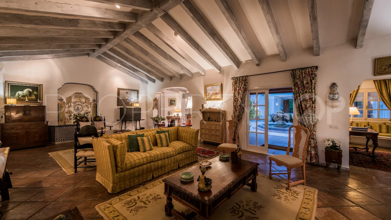 For sale 6 bedrooms villa in Benahavis Centro