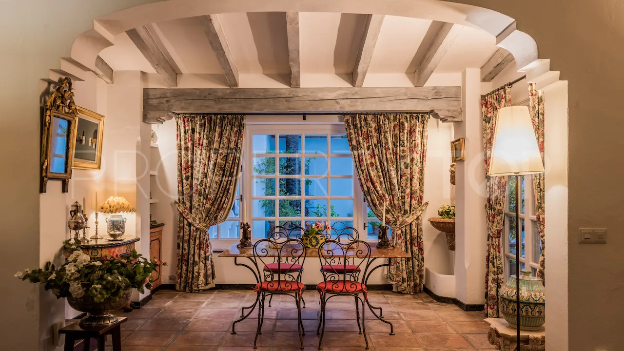 For sale 6 bedrooms villa in Benahavis Centro