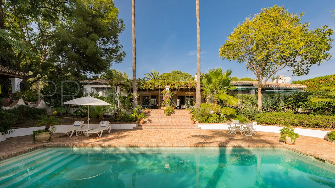 For sale 6 bedrooms villa in Benahavis Centro