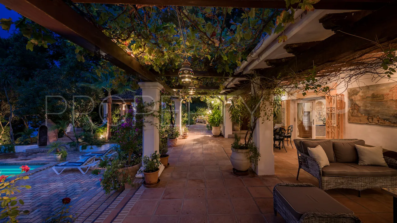 For sale 6 bedrooms villa in Benahavis Centro