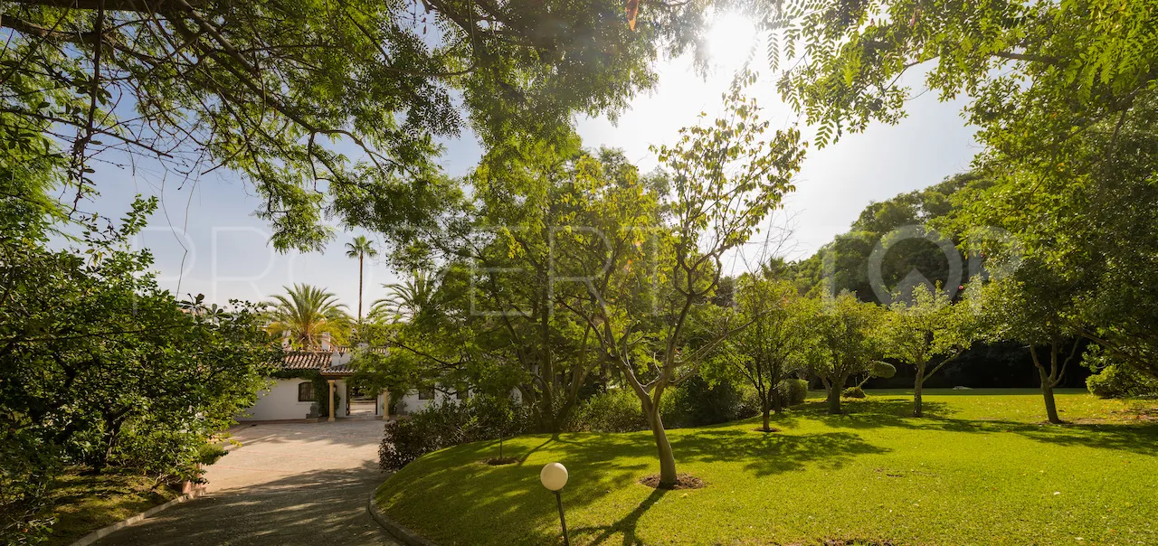 For sale 6 bedrooms villa in Benahavis Centro