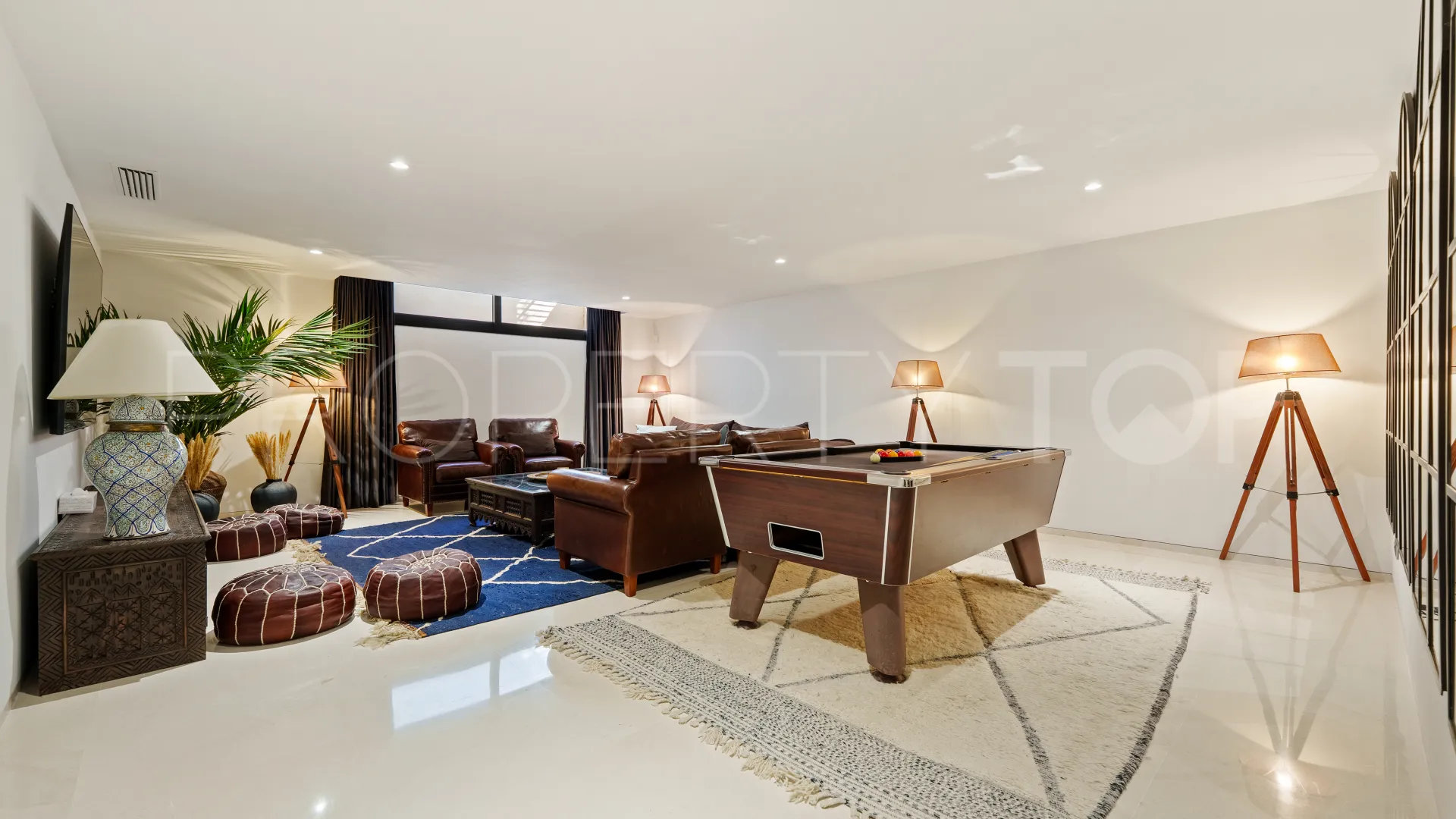 Nueva Andalucia 6 bedrooms villa for sale
