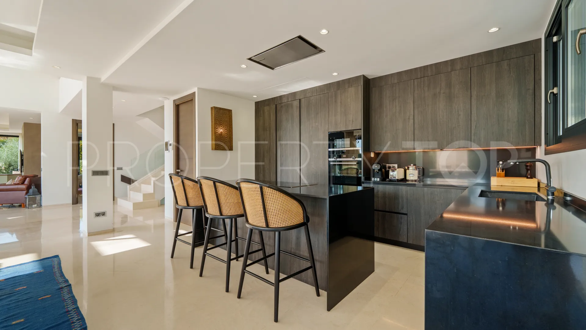 Nueva Andalucia 6 bedrooms villa for sale