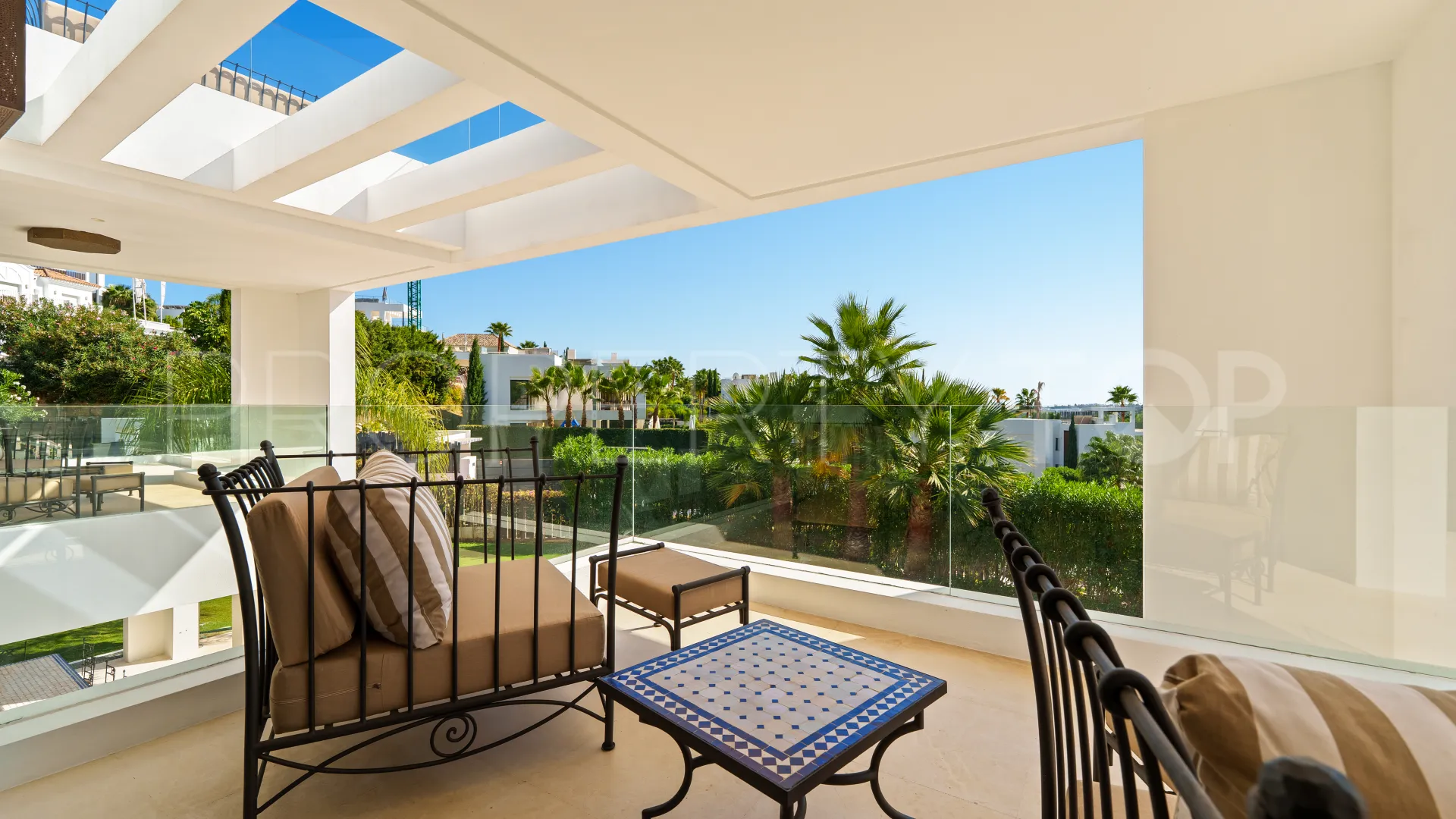 Nueva Andalucia 6 bedrooms villa for sale