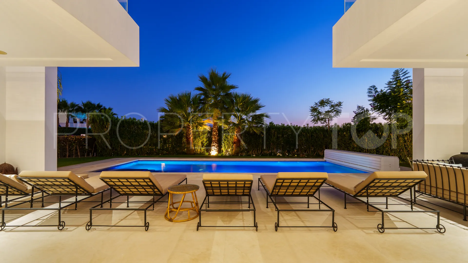 Nueva Andalucia 6 bedrooms villa for sale