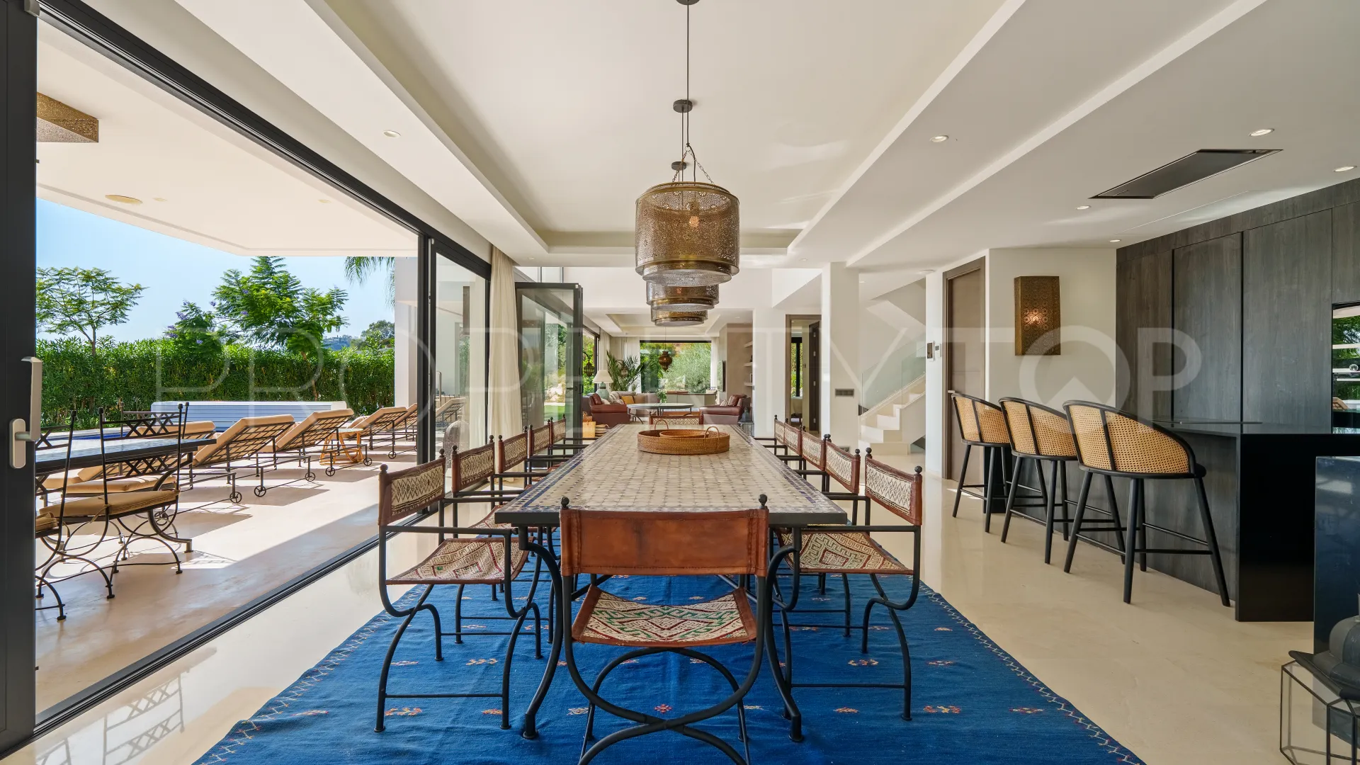 Nueva Andalucia 6 bedrooms villa for sale