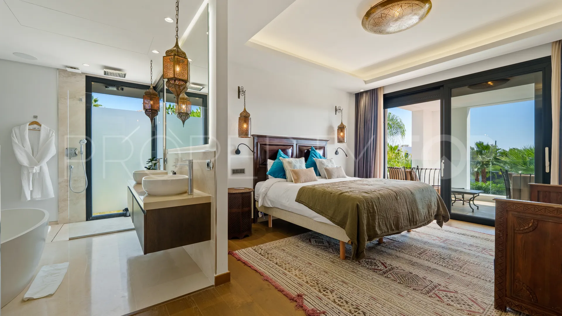 Nueva Andalucia 6 bedrooms villa for sale