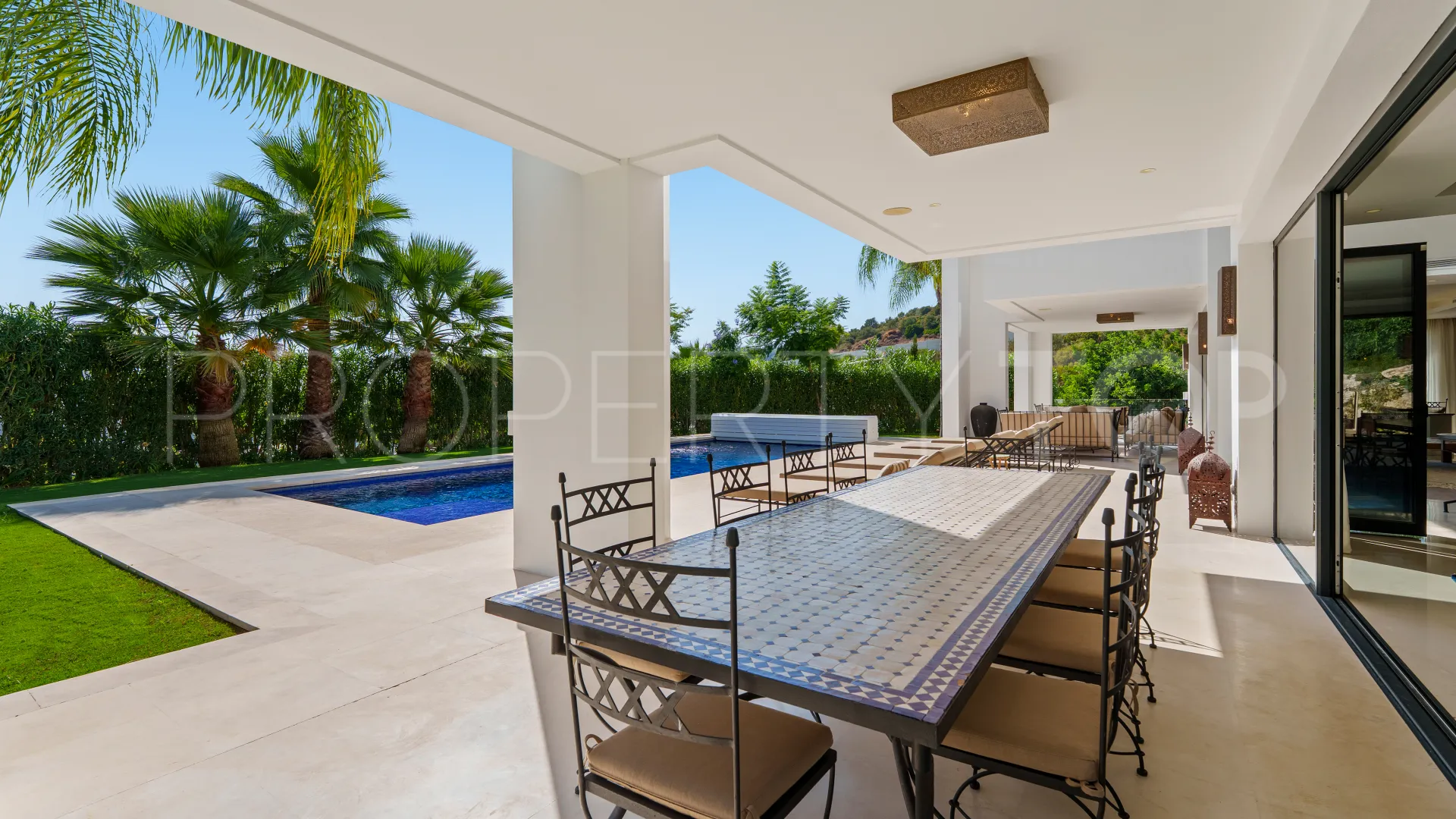 Nueva Andalucia 6 bedrooms villa for sale