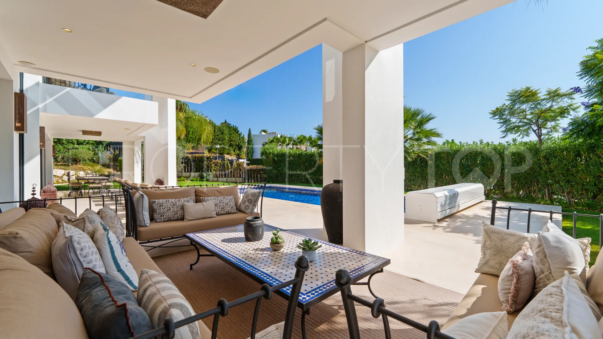 Nueva Andalucia 6 bedrooms villa for sale