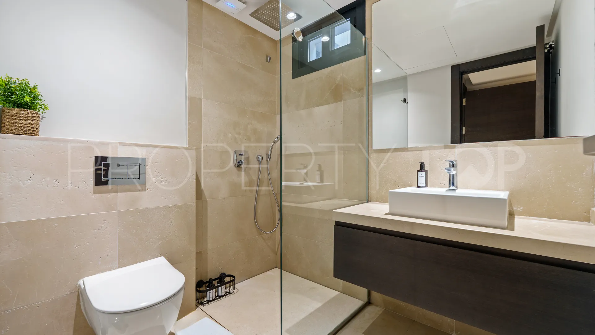 Nueva Andalucia 6 bedrooms villa for sale