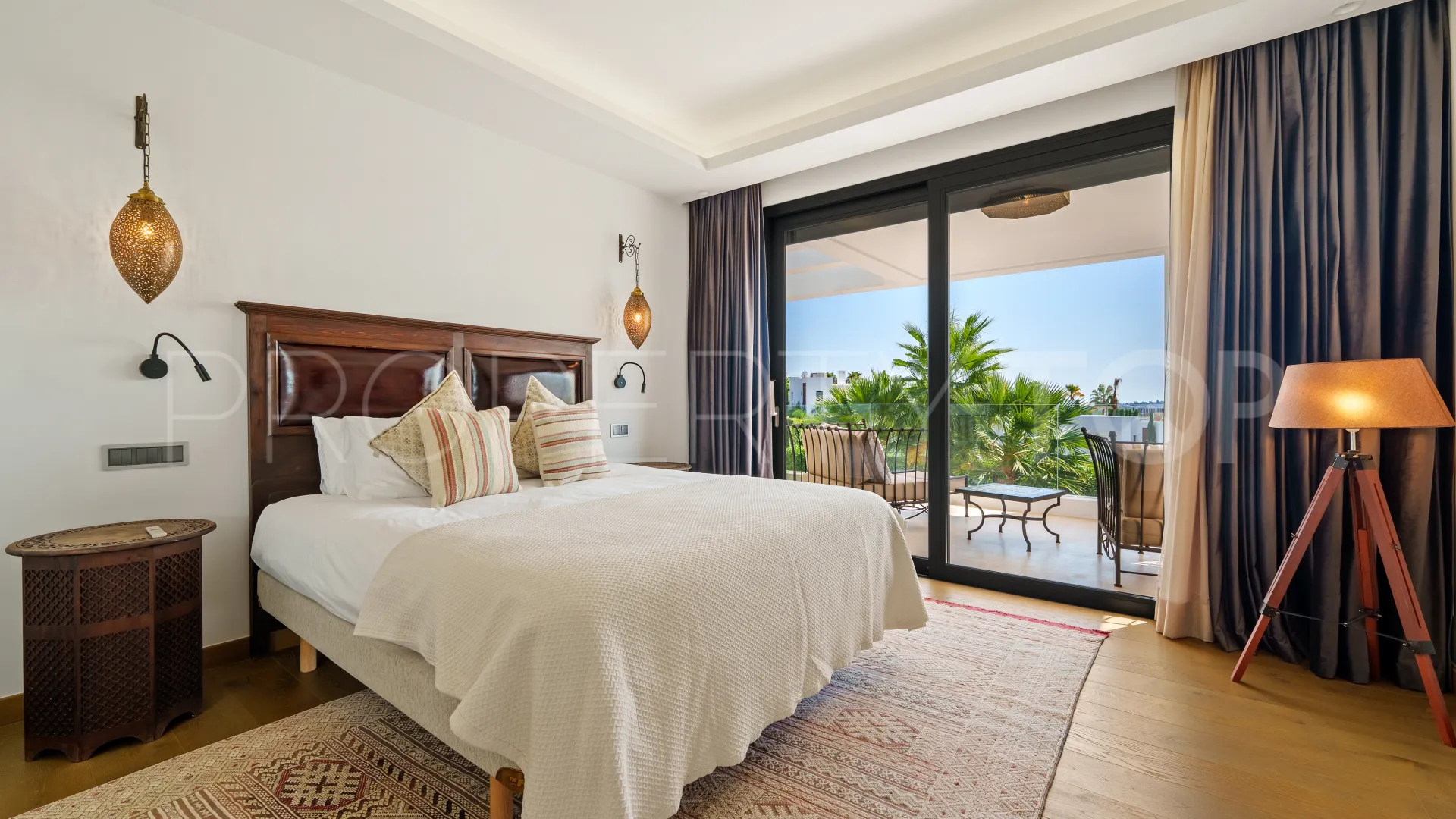 Nueva Andalucia 6 bedrooms villa for sale