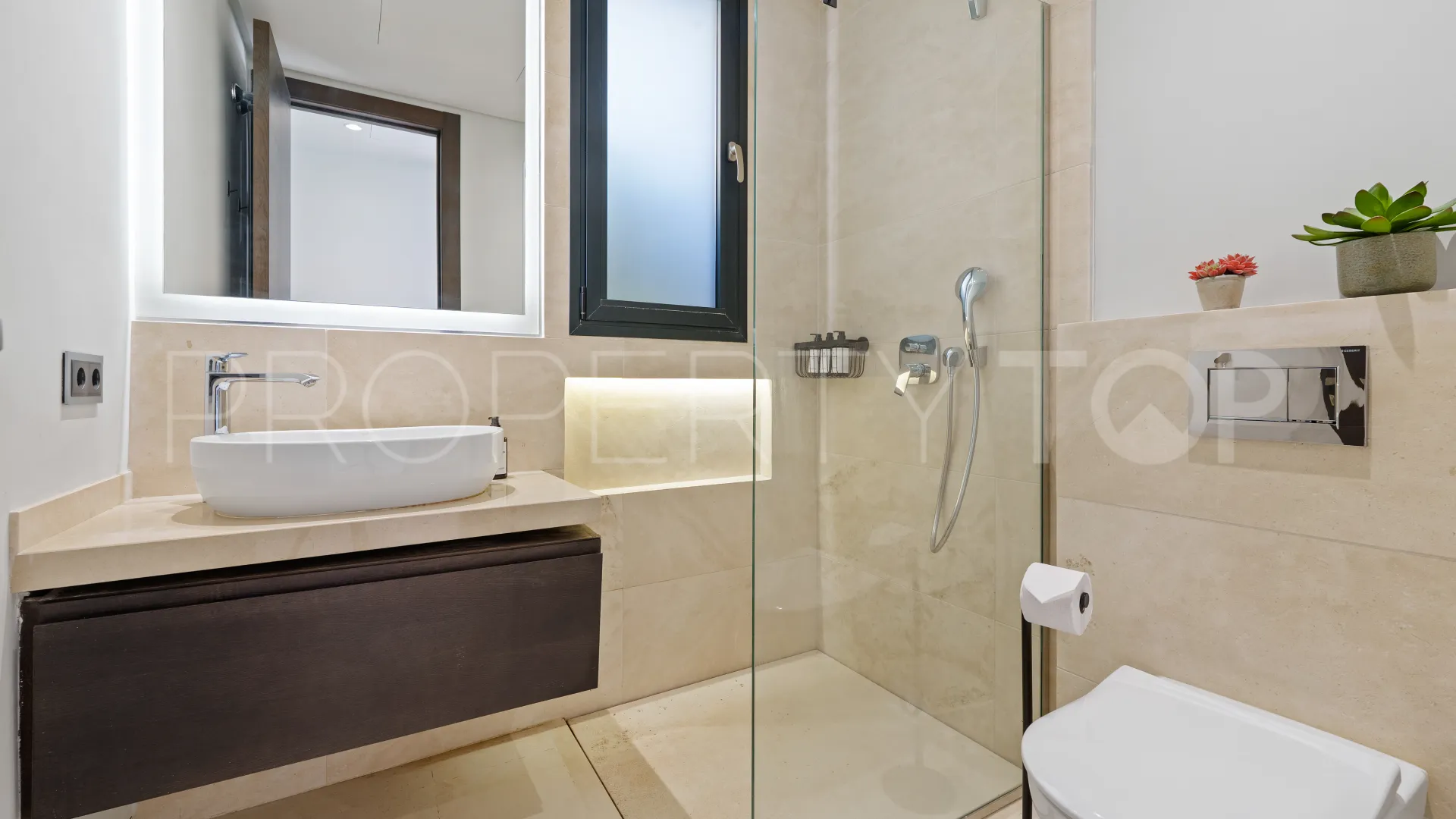 Nueva Andalucia 6 bedrooms villa for sale