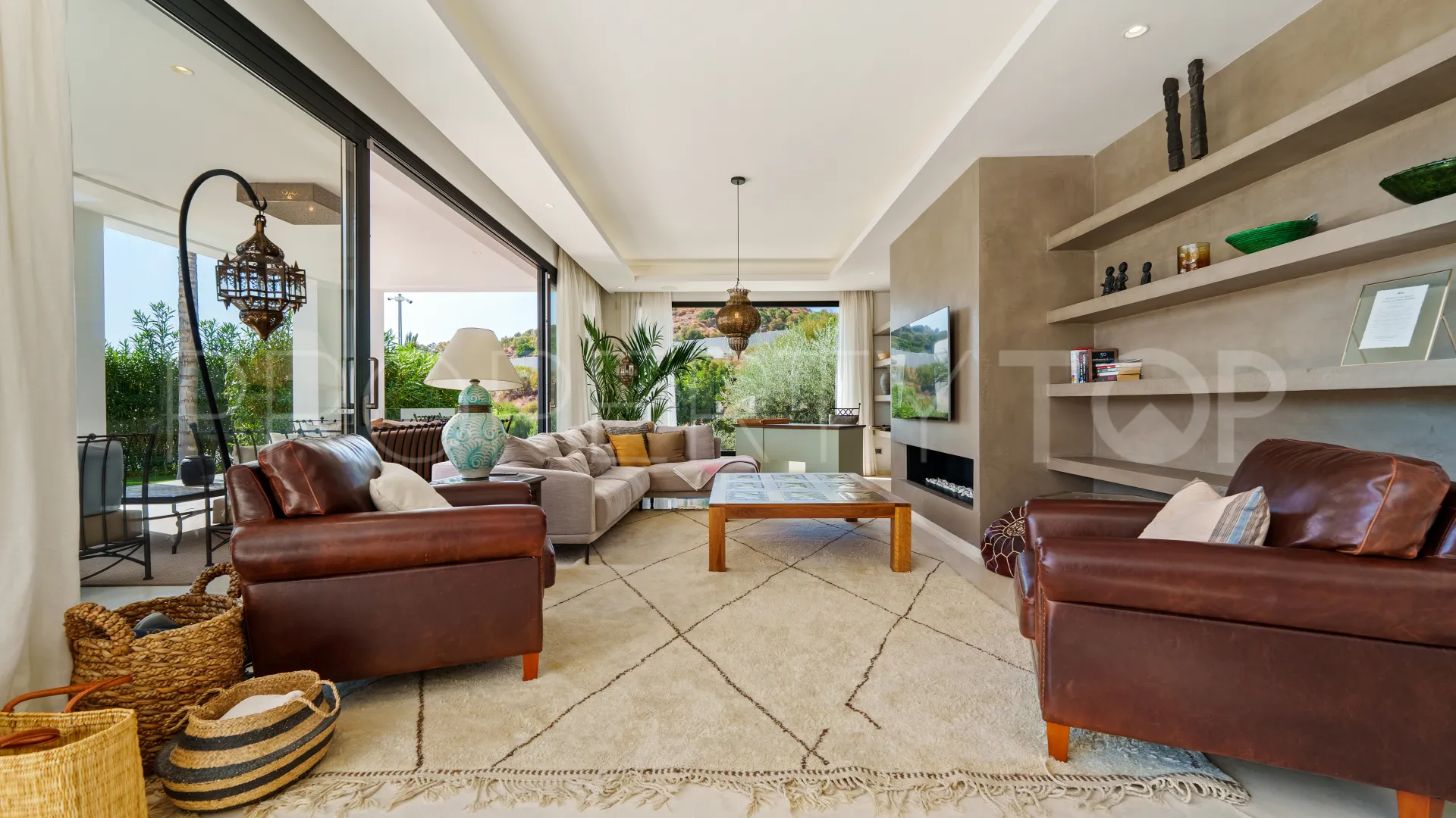 Nueva Andalucia 6 bedrooms villa for sale
