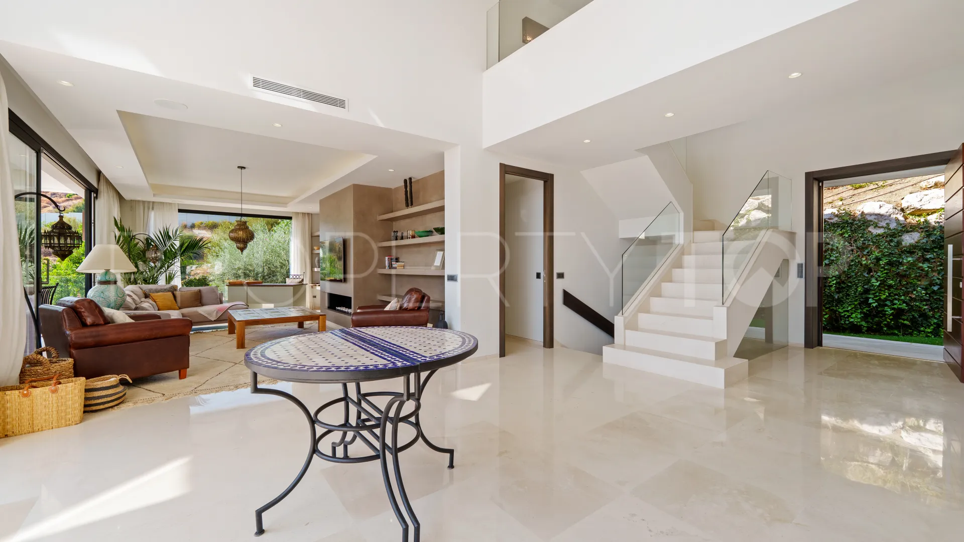 Nueva Andalucia 6 bedrooms villa for sale