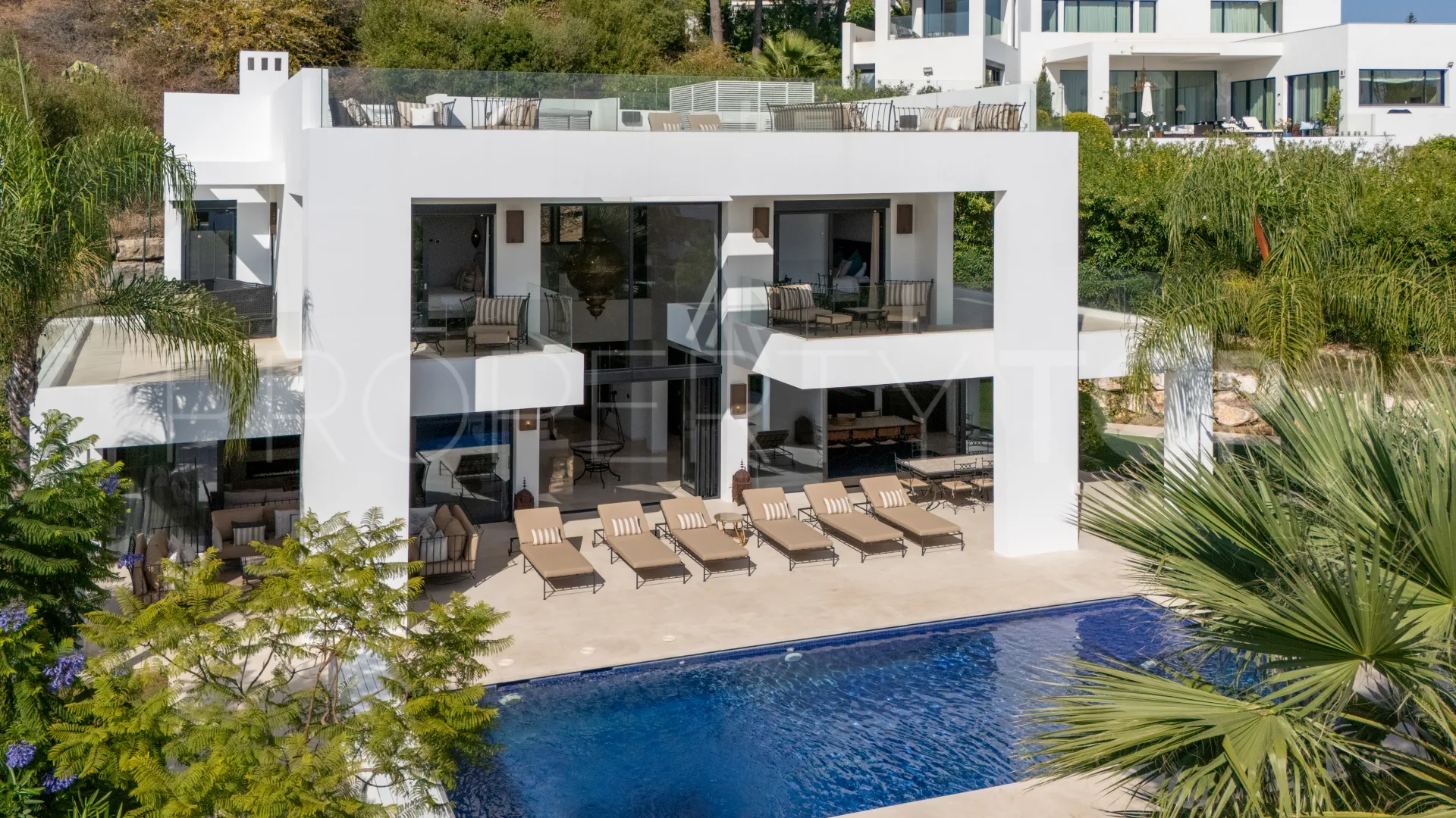 Nueva Andalucia 6 bedrooms villa for sale