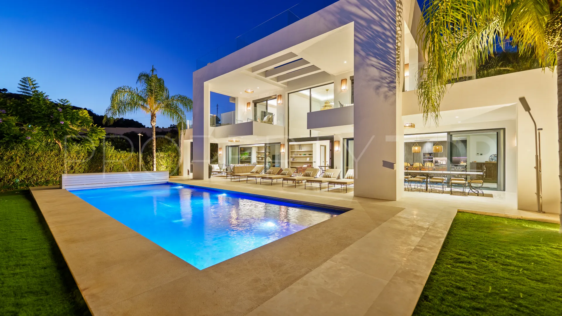 Nueva Andalucia 6 bedrooms villa for sale