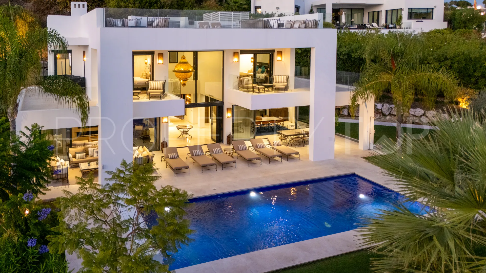 Nueva Andalucia 6 bedrooms villa for sale