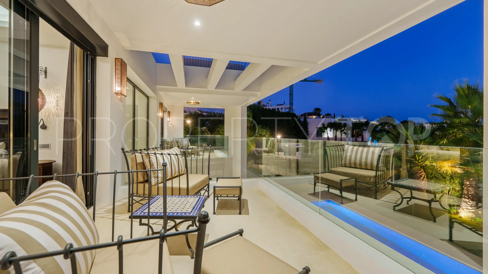 Nueva Andalucia 6 bedrooms villa for sale