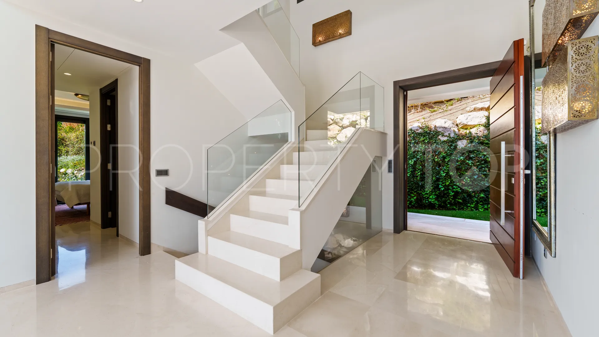 Nueva Andalucia 6 bedrooms villa for sale