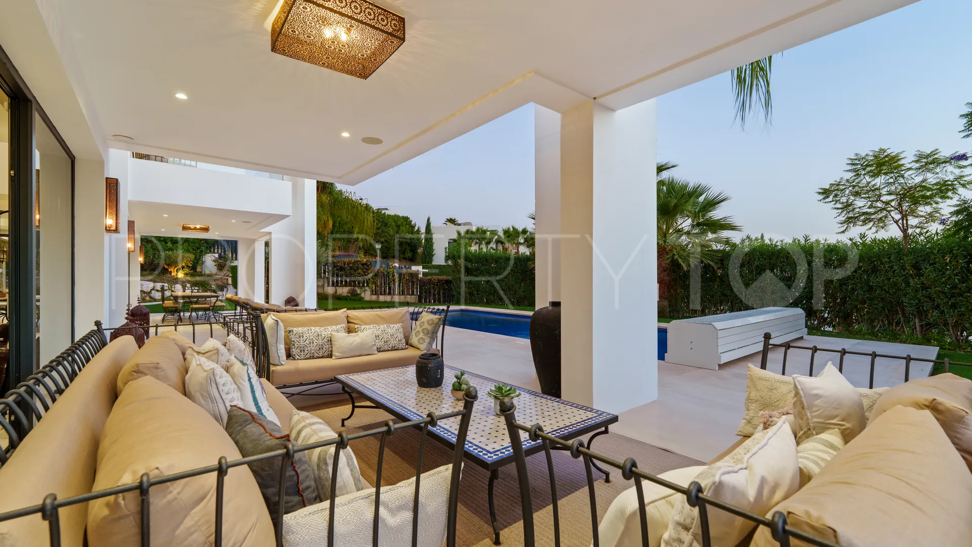 Nueva Andalucia 6 bedrooms villa for sale
