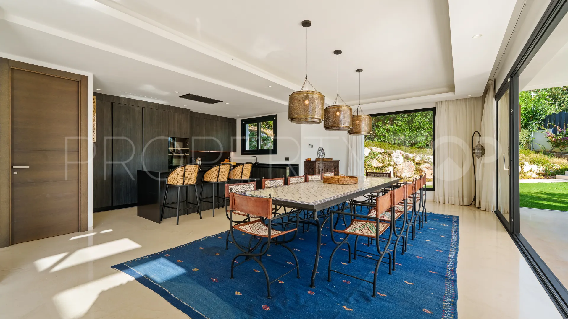 Nueva Andalucia 6 bedrooms villa for sale