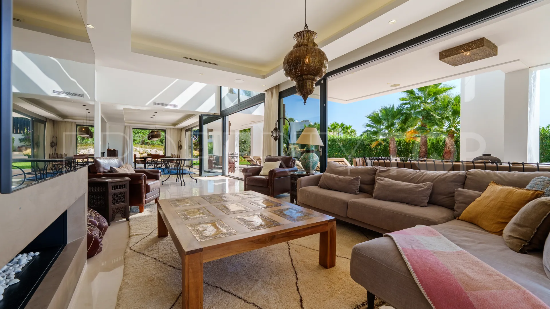 Nueva Andalucia 6 bedrooms villa for sale