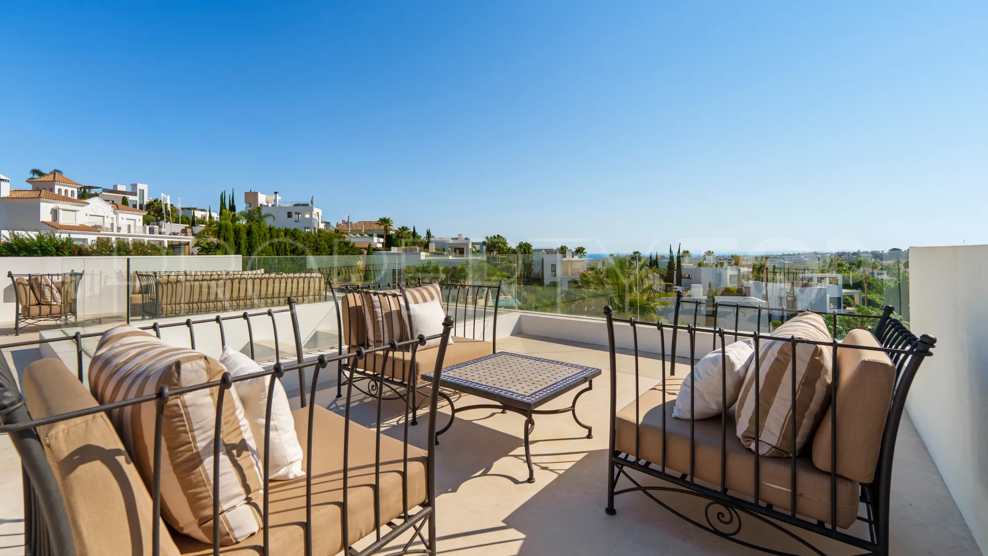 Nueva Andalucia 6 bedrooms villa for sale