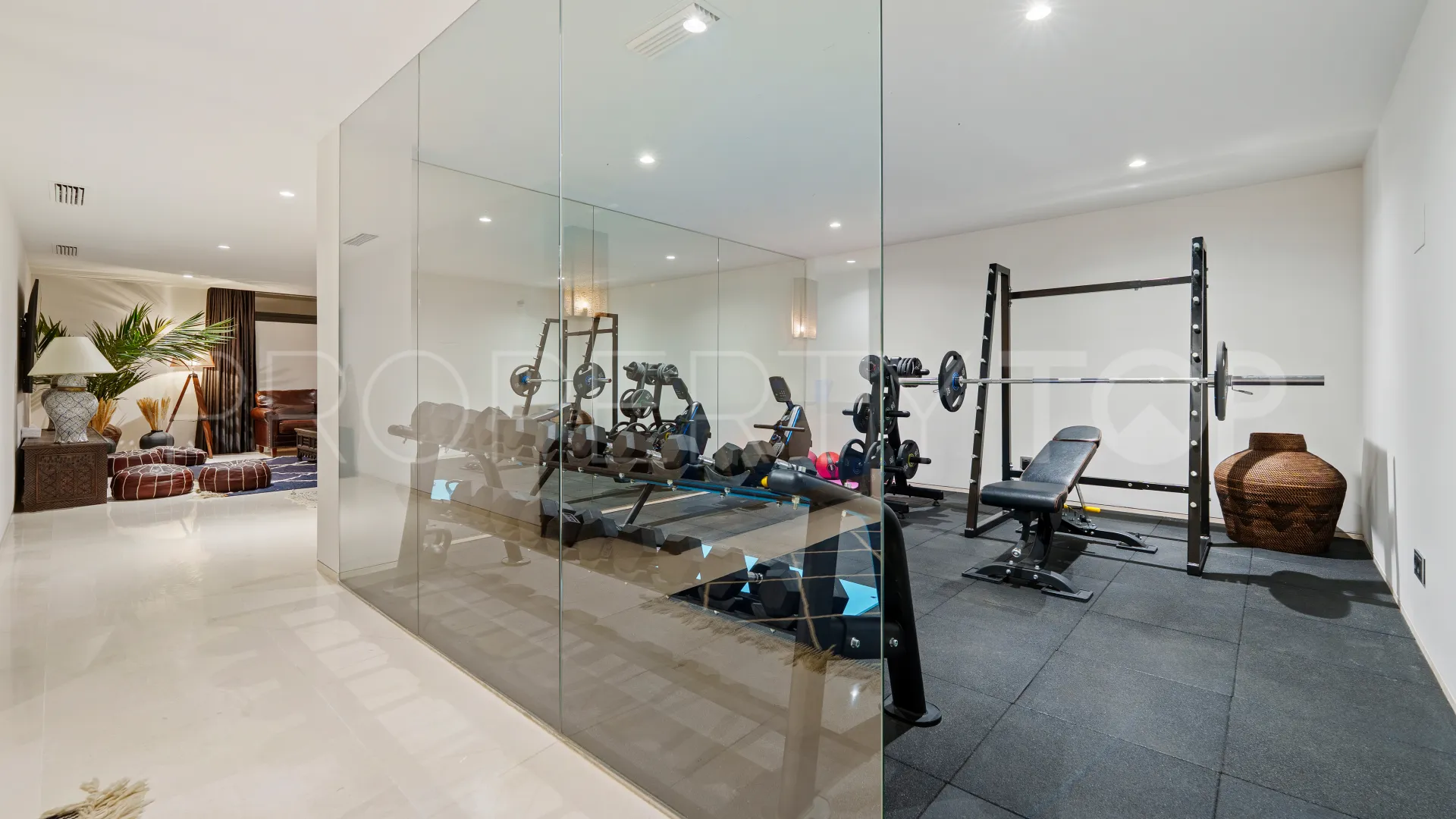 Nueva Andalucia 6 bedrooms villa for sale