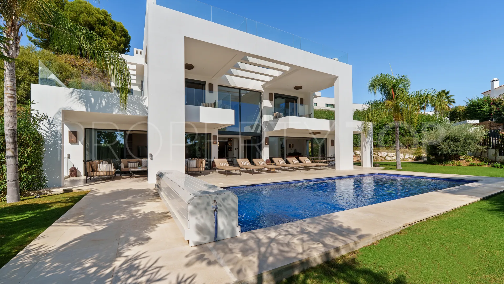 Nueva Andalucia 6 bedrooms villa for sale