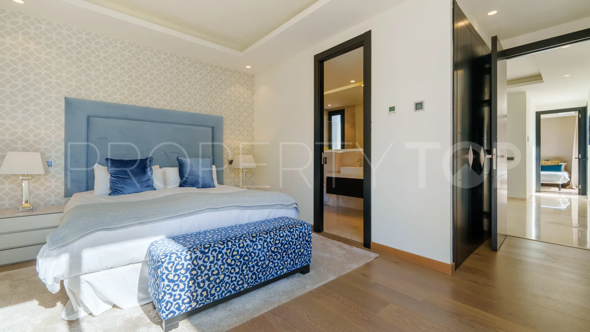 Villa with 6 bedrooms for sale in Nueva Andalucia