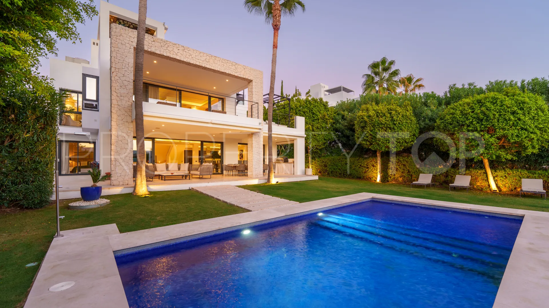 Villa with 6 bedrooms for sale in Nueva Andalucia