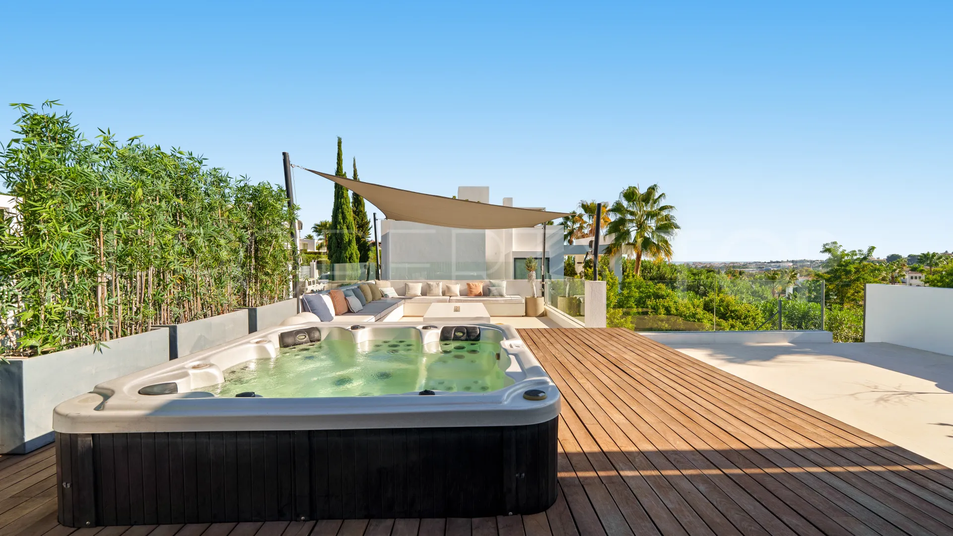 Villa with 6 bedrooms for sale in Nueva Andalucia