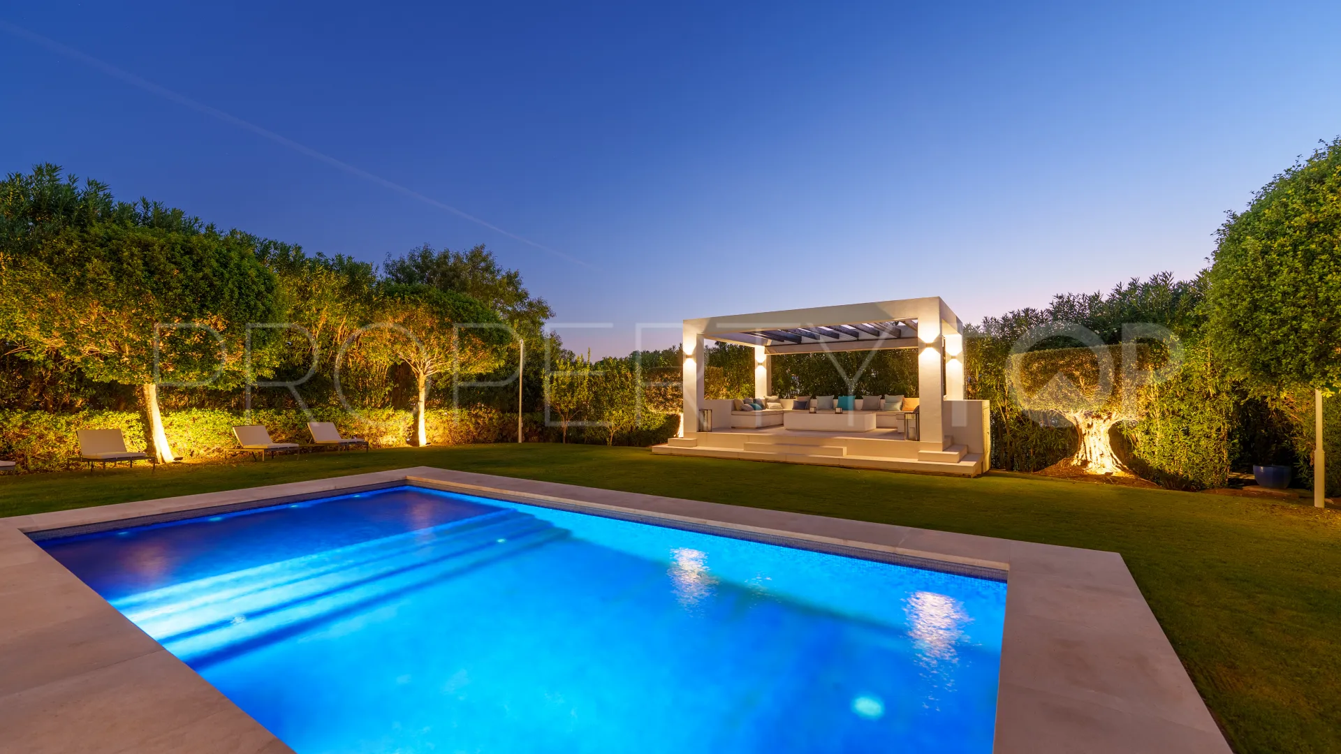 Villa with 6 bedrooms for sale in Nueva Andalucia