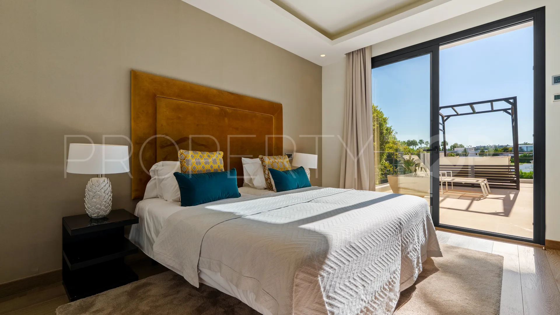 Villa with 6 bedrooms for sale in Nueva Andalucia