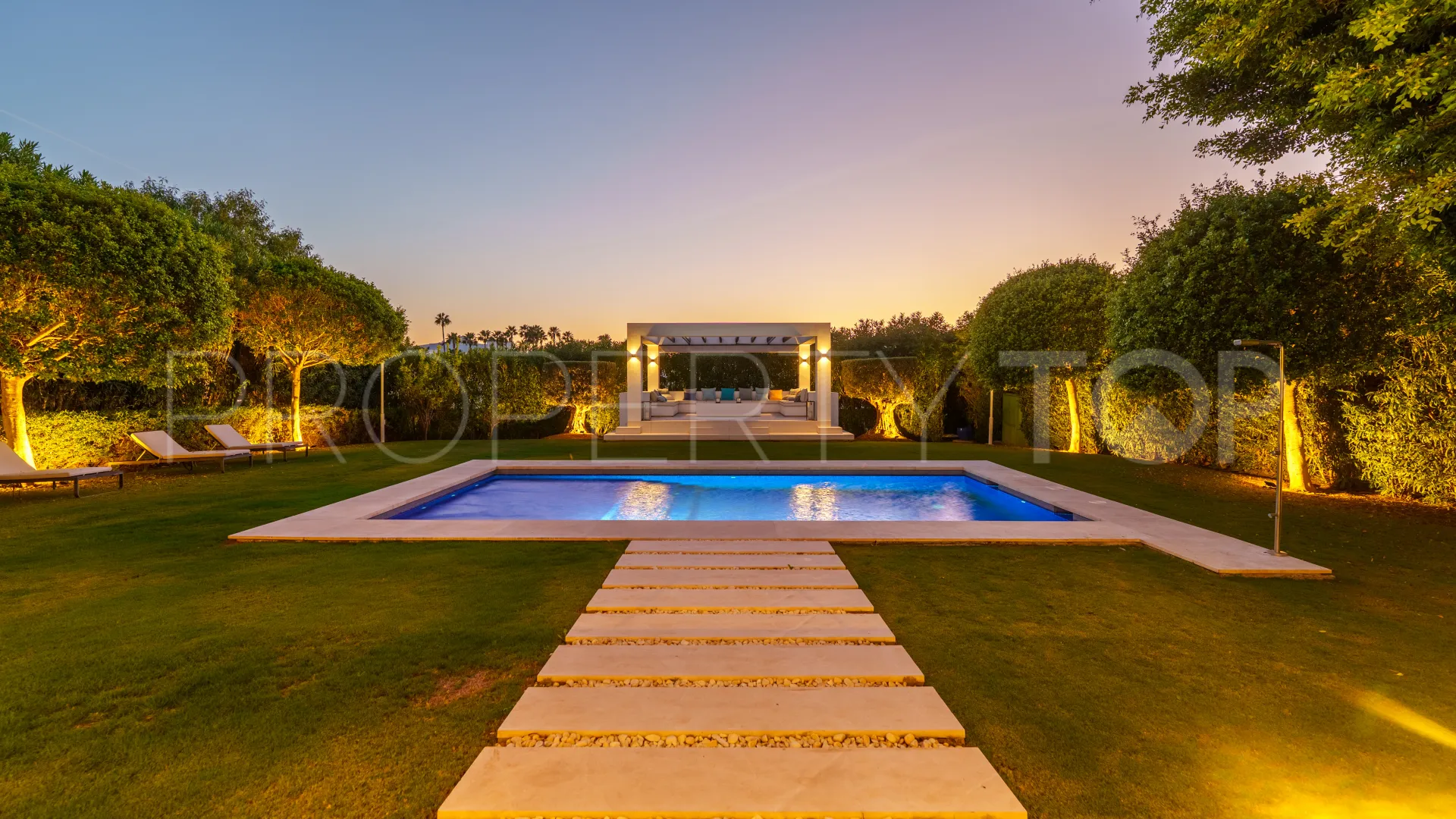 Villa with 6 bedrooms for sale in Nueva Andalucia