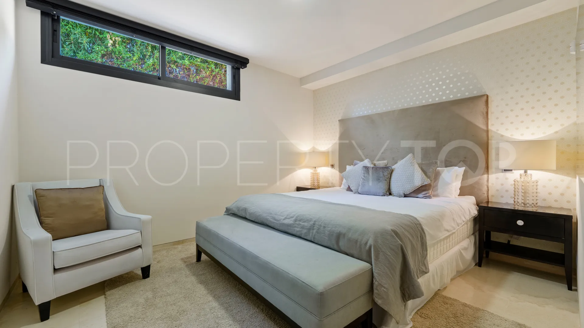 Villa with 6 bedrooms for sale in Nueva Andalucia