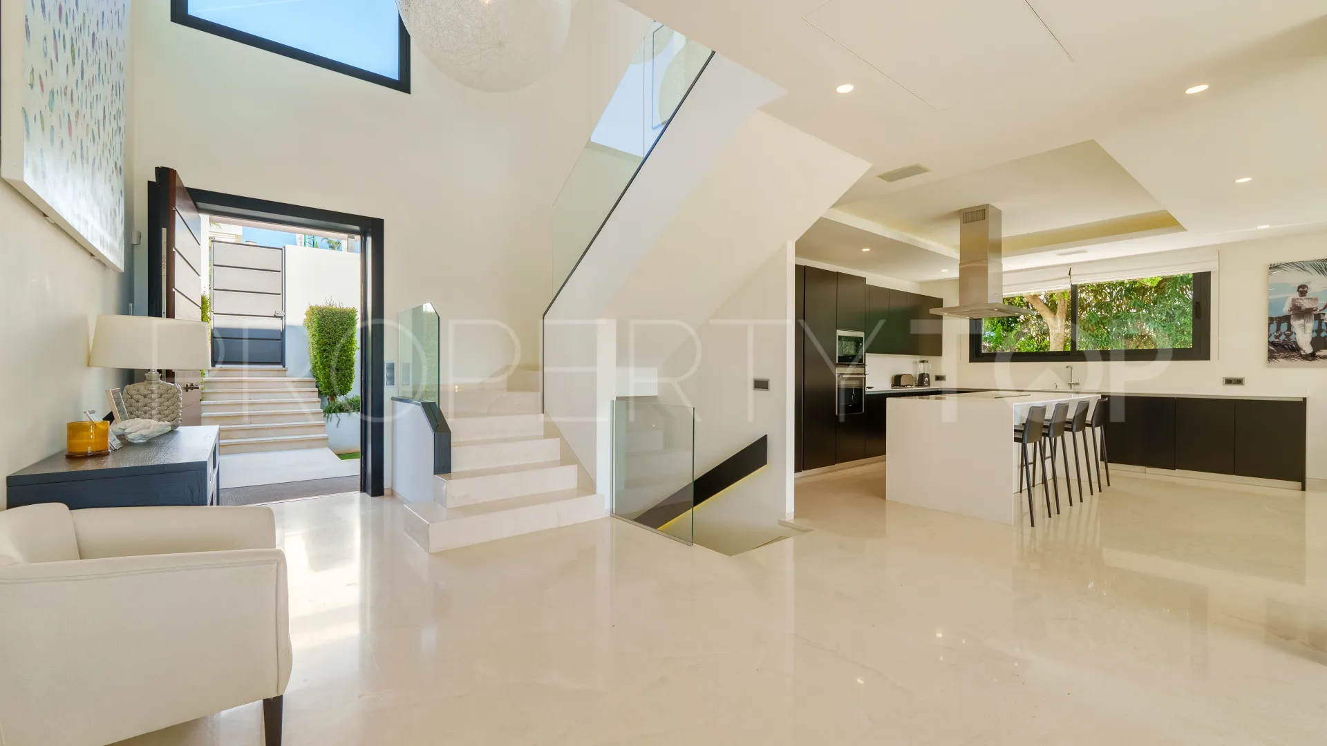 Villa with 6 bedrooms for sale in Nueva Andalucia