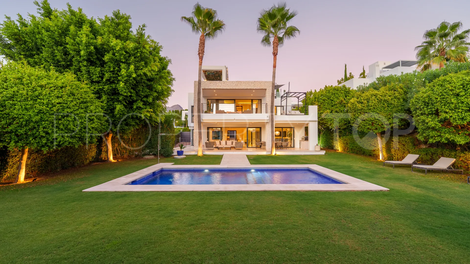 Villa with 6 bedrooms for sale in Nueva Andalucia