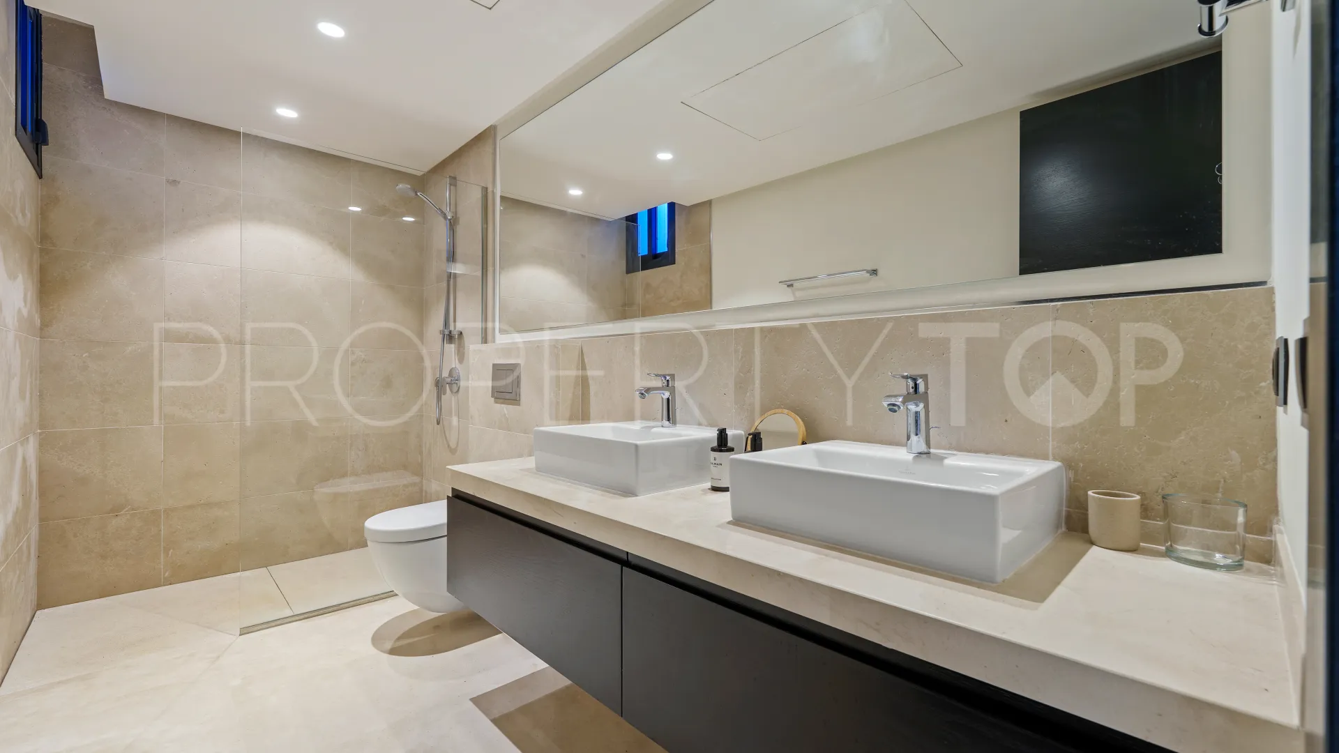 Villa with 6 bedrooms for sale in Nueva Andalucia