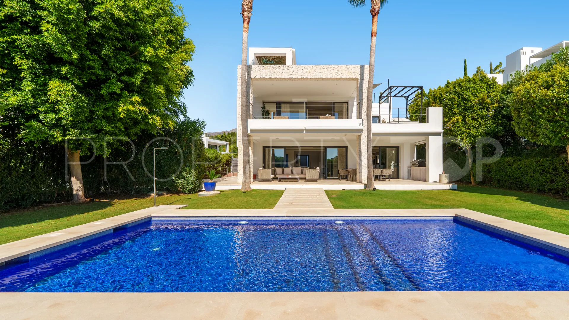 Villa with 6 bedrooms for sale in Nueva Andalucia