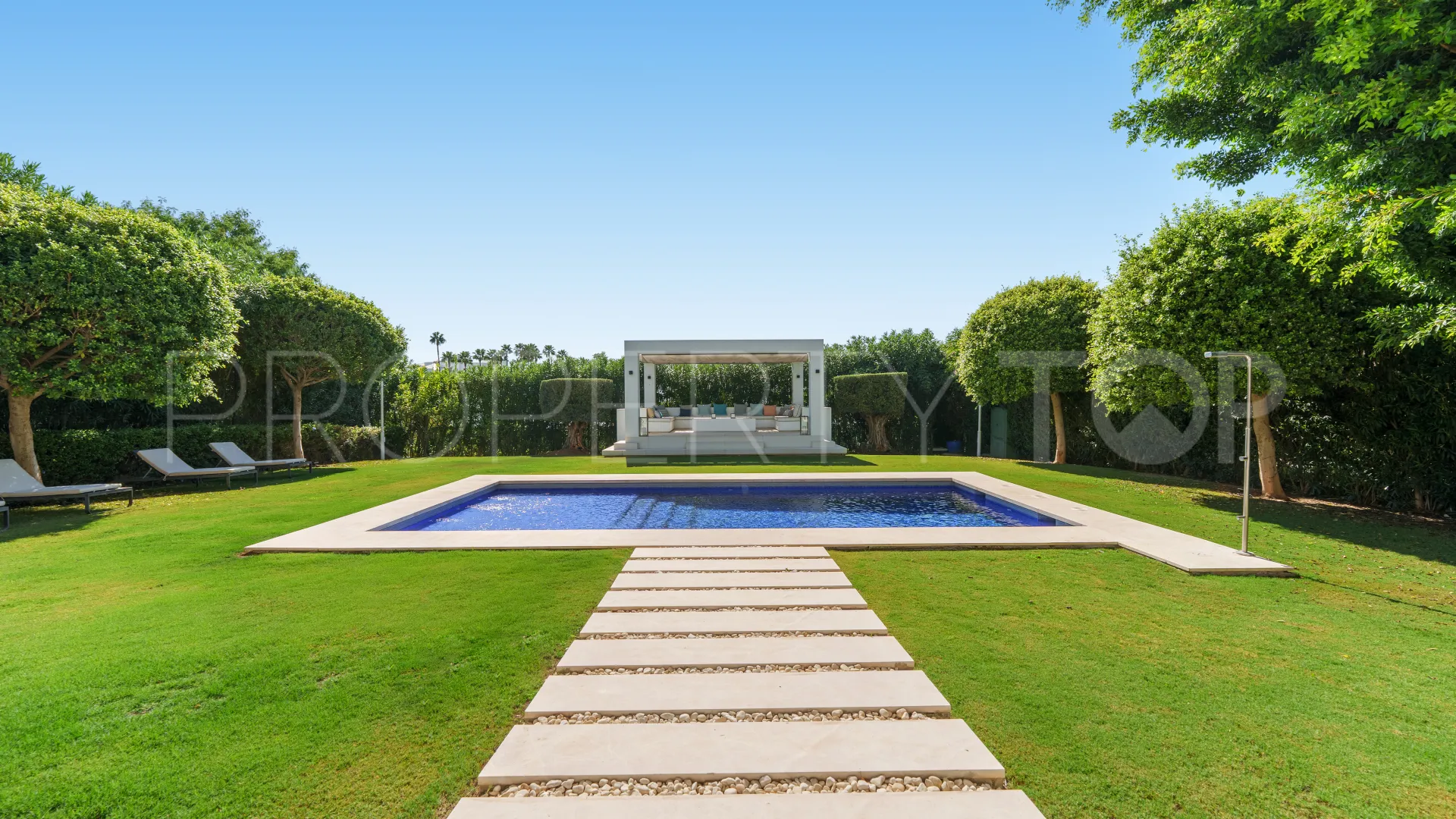 Villa with 6 bedrooms for sale in Nueva Andalucia